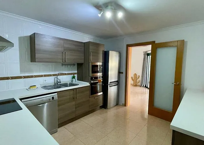 Spacieuse Et Lumineuse Avec Piscine Chauffee *