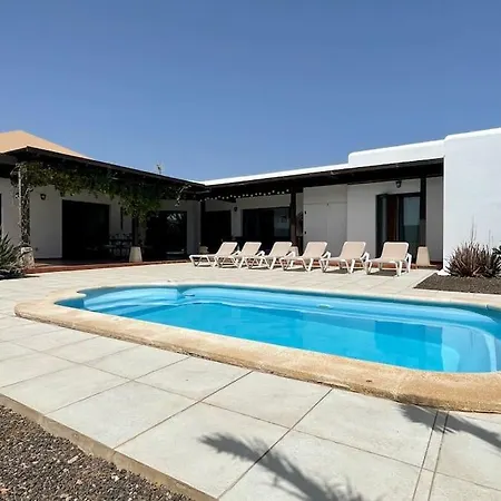 Spacieuse Et Lumineuse Avec Piscine Chauffee וילה *