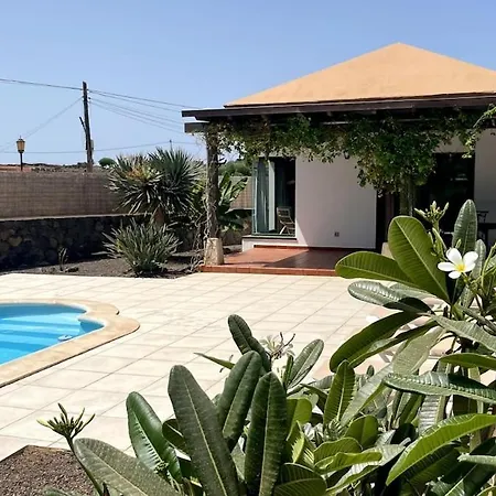 Spacieuse Et Lumineuse Avec Piscine Chauffee לה אוליבה