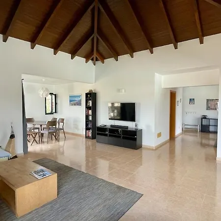 Spacieuse Et Lumineuse Avec Piscine Chauffee *