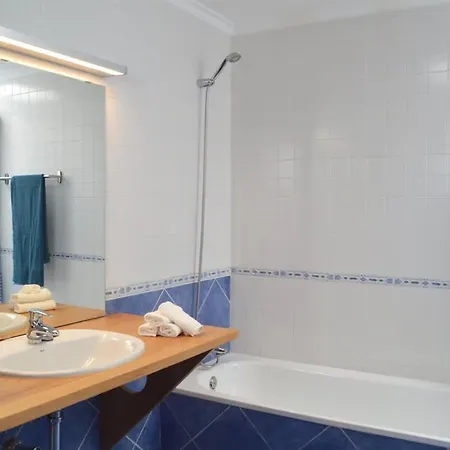 Spacieuse Et Lumineuse Avec Piscine Chauffee *