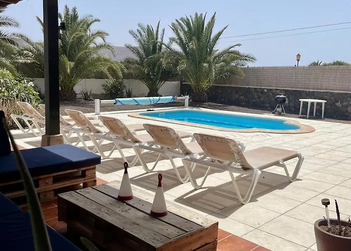 Spacieuse Et Lumineuse Avec Piscine Chauffee *