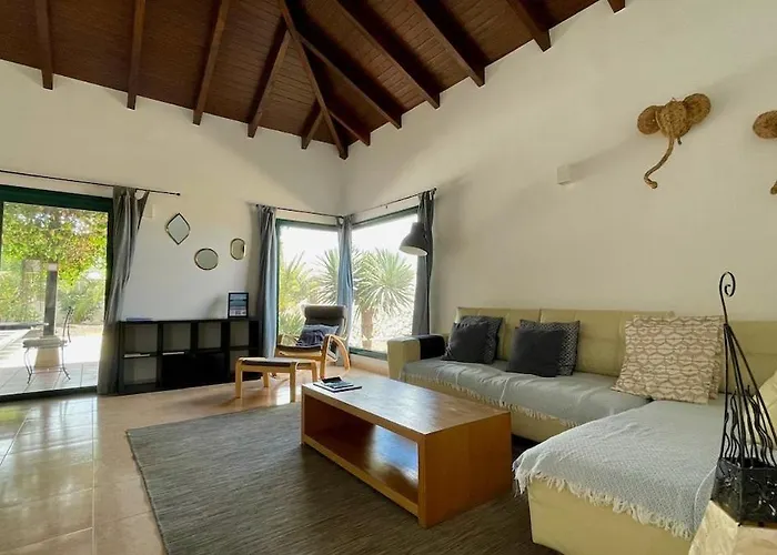 Spacieuse Et Lumineuse Avec Piscine Chauffee Villa