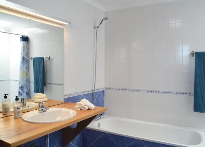 Spacieuse Et Lumineuse Avec Piscine Chauffee *