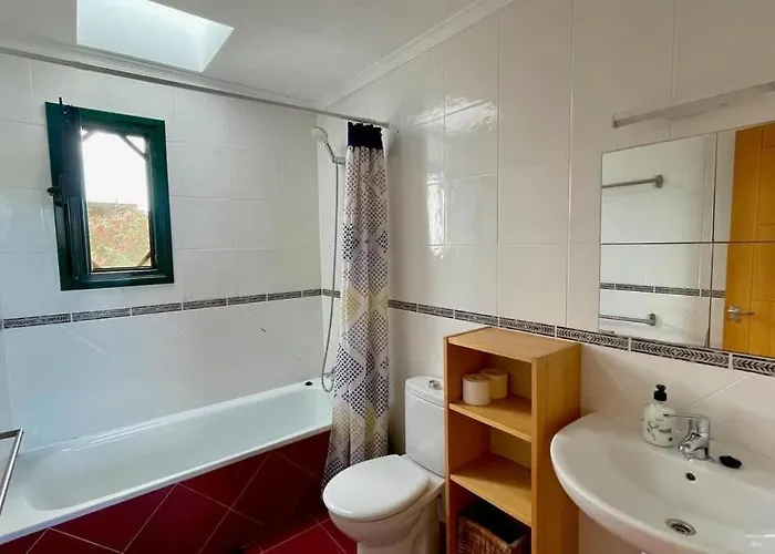 Spacieuse Et Lumineuse Avec Piscine Chauffee Villa