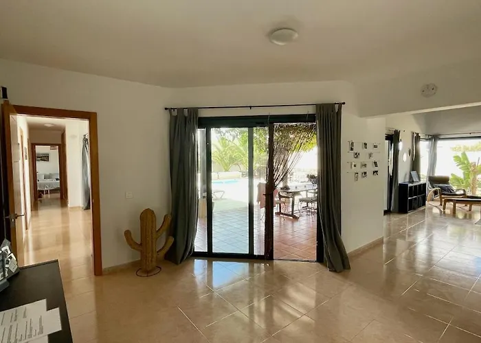 Spacieuse Et Lumineuse Avec Piscine Chauffee *