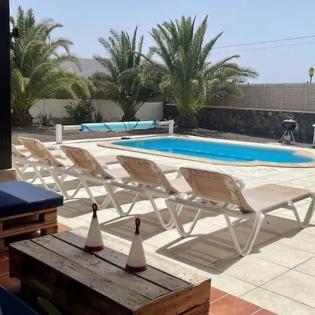 Spacieuse Et Lumineuse Avec Piscine Chauffée *