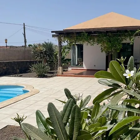 Spacieuse Et Lumineuse Avec Piscine Chauffée Villa *