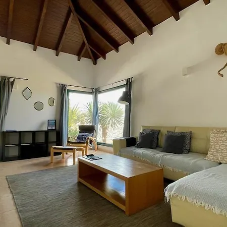 Spacieuse Et Lumineuse Avec Piscine Chauffée Villa