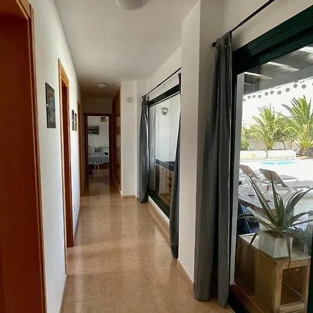 Spacieuse Et Lumineuse Avec Piscine Chauffée Villa