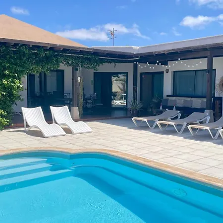 Villa Spacieuse Et Lumineuse Avec Piscine Chauffee *
